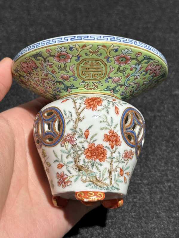 清嘉庆 秋葵绿地洋彩福寿如意纹镂空粉彩万花献瑞图四系花篮 - 图14