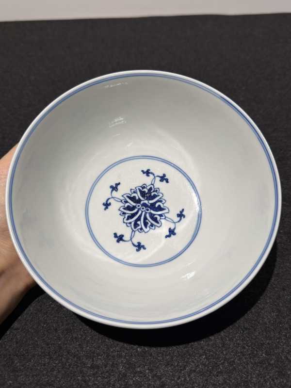 清同治 青花缠枝莲纹碗 - 图2