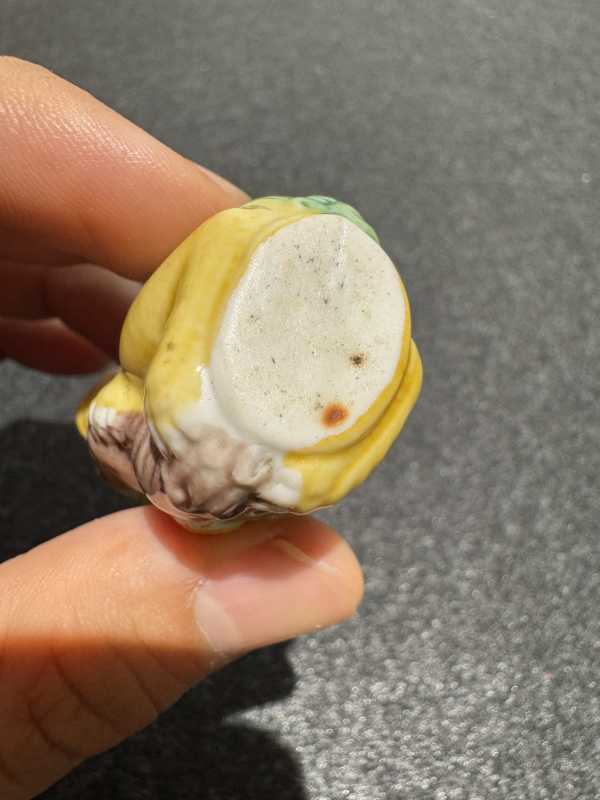 清 太狮少狮素三彩鼻烟壶 - 图8