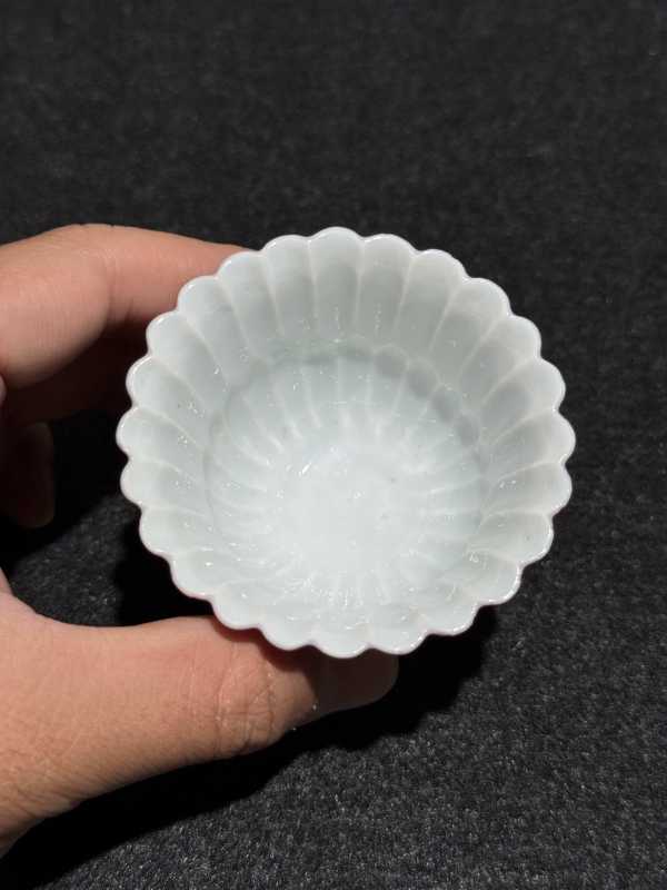 清雍正 胭脂红釉菊瓣杯 - 图8
