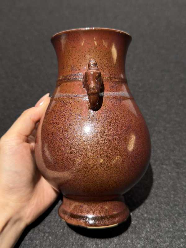 清乾隆 铁锈花釉狮耳尊 - 图4