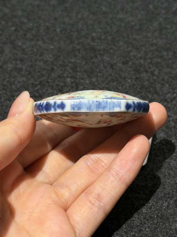 清乾隆 青花粉彩百子图鼻烟壶 - 图5