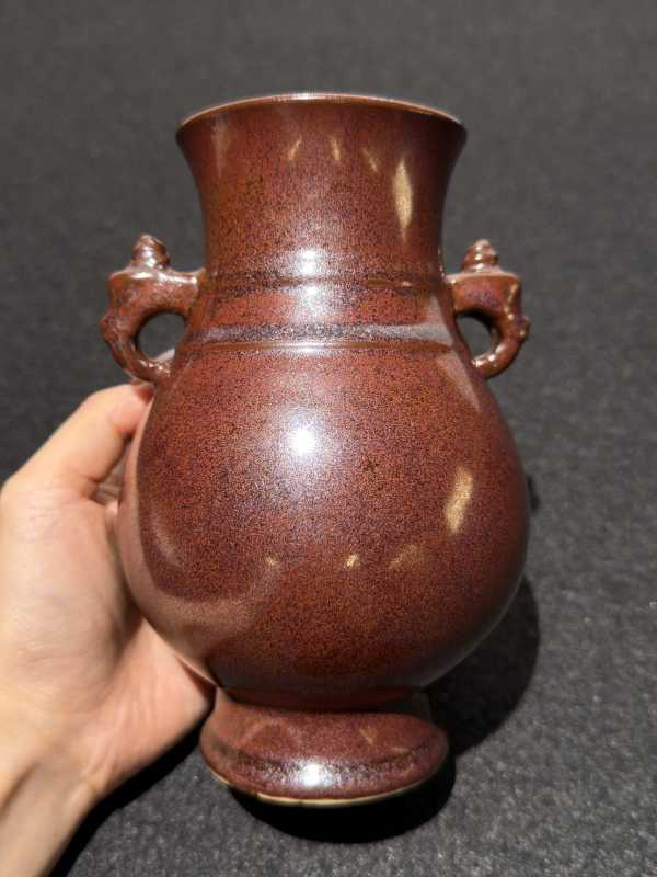 清乾隆 铁锈花釉狮耳尊 - 图5