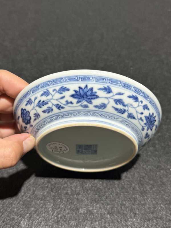 清道光 青花缠枝莲纹盘一对 - 图6