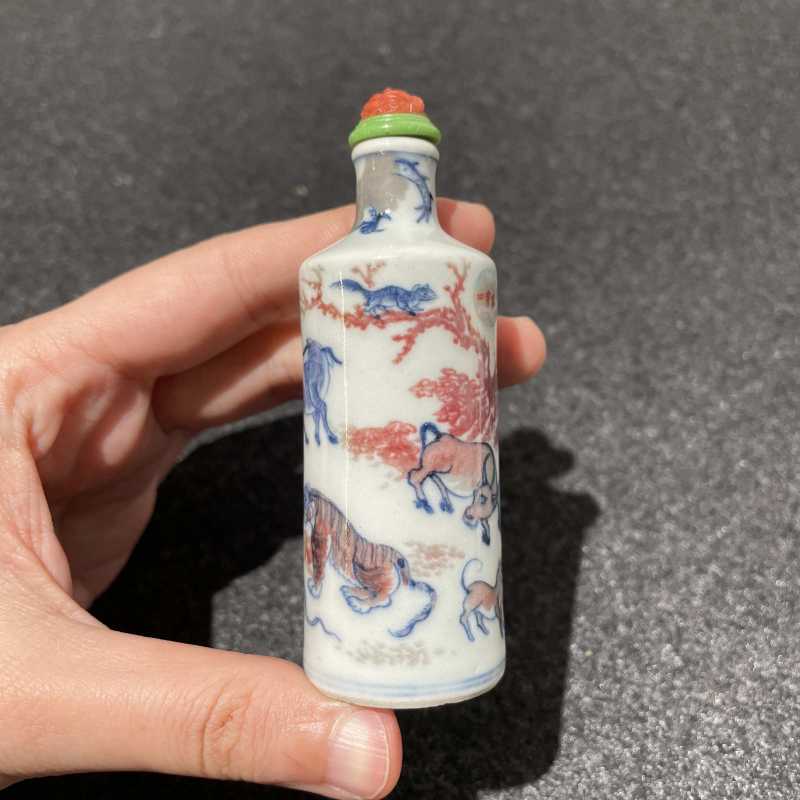 清中期 青花釉里红十二生肖图鼻烟壶 - 图8