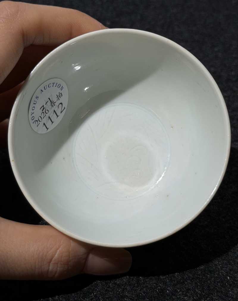 清早期 白釉暗刻海水江崖纹杯一对 - 图5