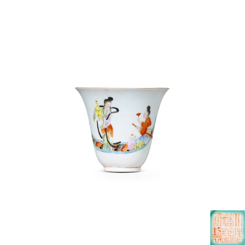 清嘉庆 轧道粉彩仙人乘槎图小杯