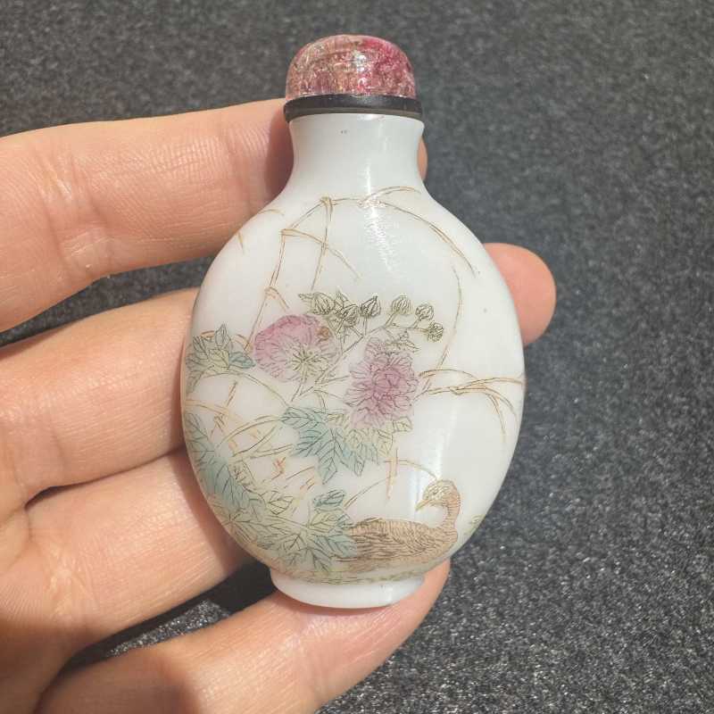 清 料胎画珐琅花卉游鸟图鼻烟壶 - 图3