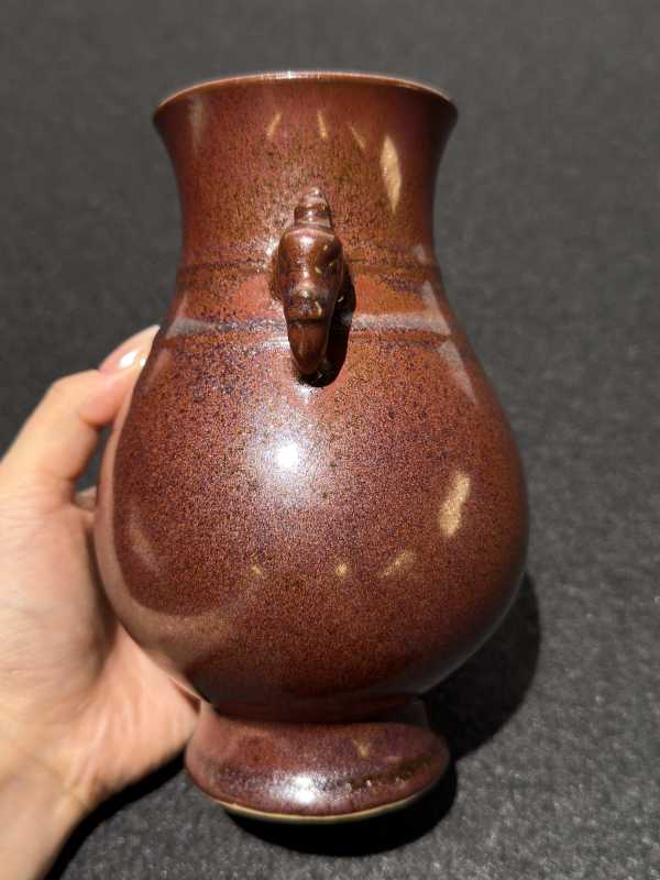 清乾隆 铁锈花釉狮耳尊 - 图6