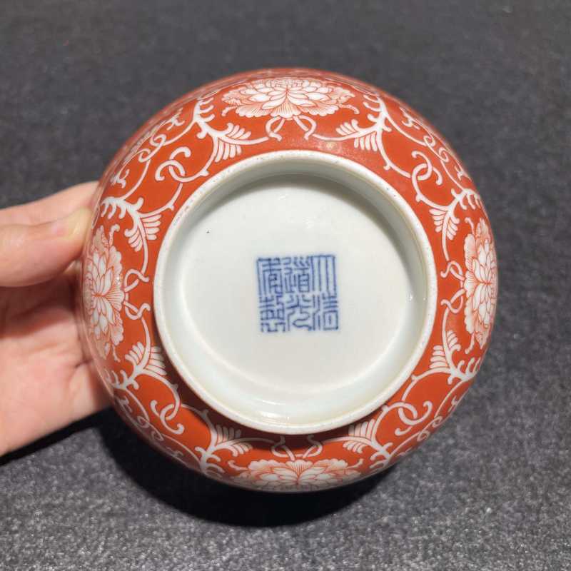 清道光 珊瑚红留白缠枝花卉纹碗 - 图9