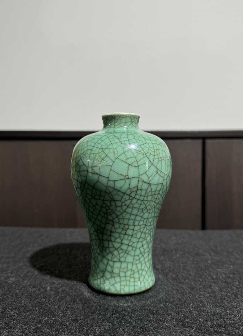 清康熙 绿哥釉小梅瓶 - 图3
