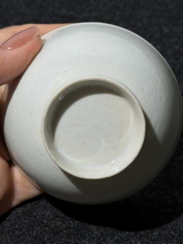 清早期 白釉暗刻海水江崖纹杯一对 - 图6