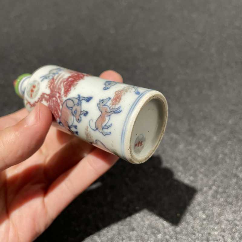 清中期 青花釉里红十二生肖图鼻烟壶 - 图10