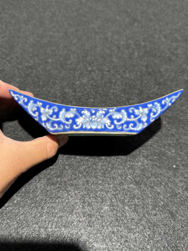 清嘉庆 内松石绿外蓝地洋彩缠枝宝相花纹茶船一对 - 图3