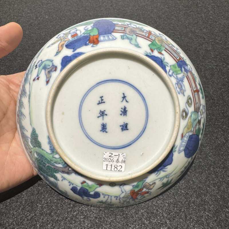 清雍正 斗彩婴戏图盘一对 - 图9