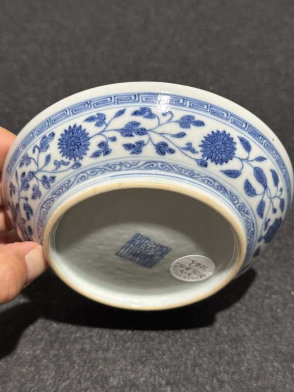 清道光 青花缠枝莲纹盘一对 - 图9