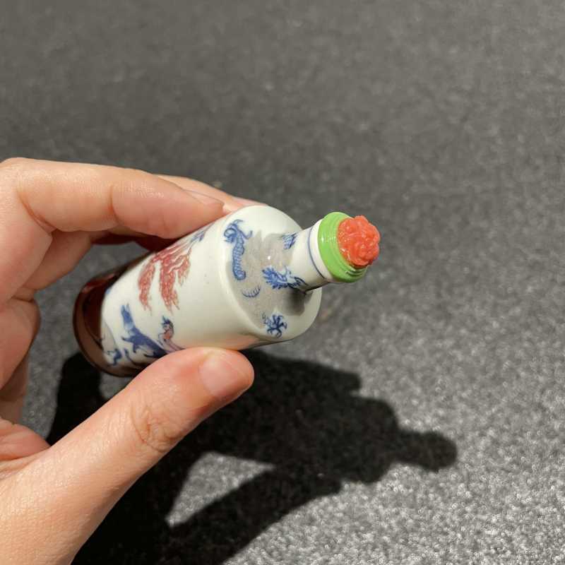 清中期 青花釉里红十二生肖图鼻烟壶 - 图12