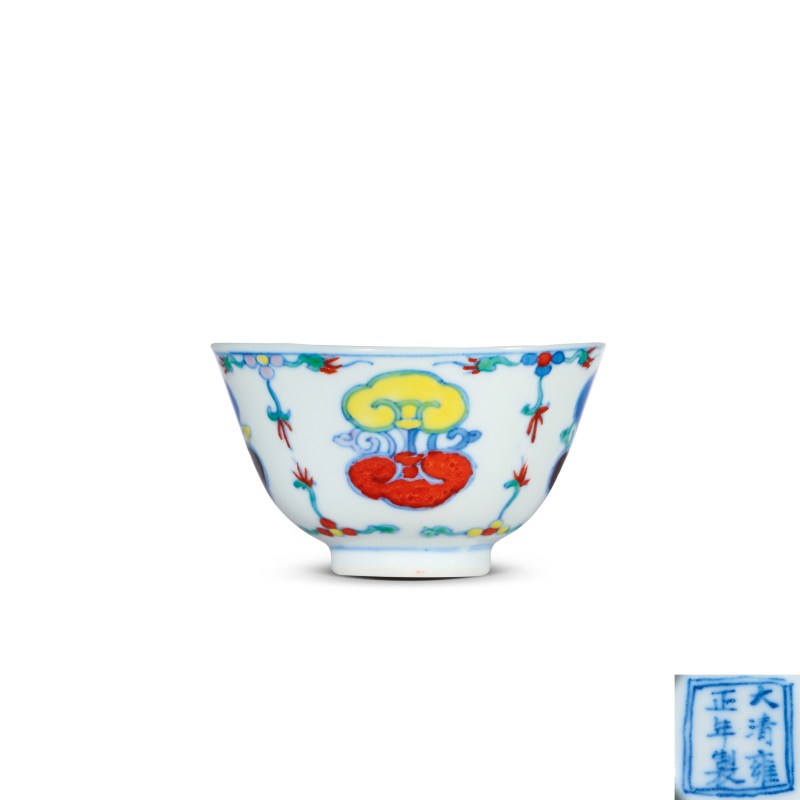 清 斗彩灵芝纹杯