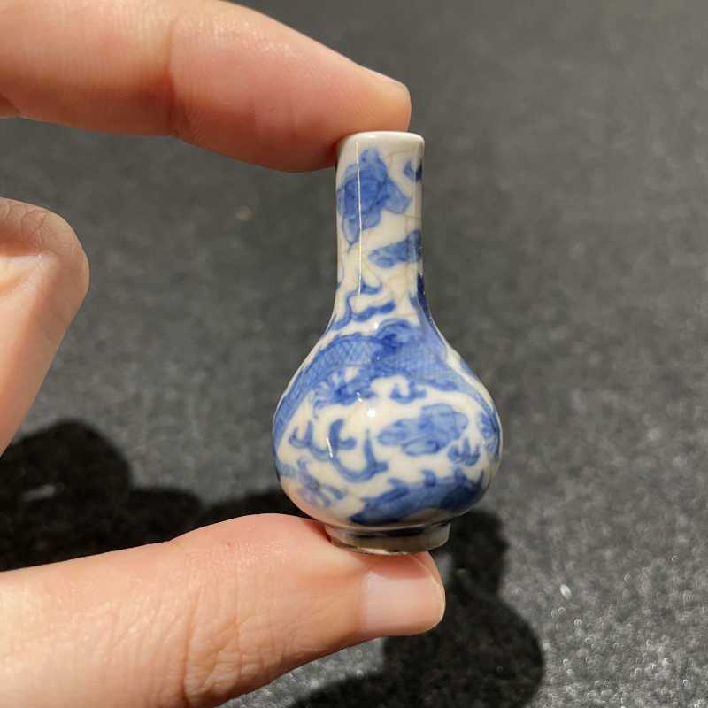 清嘉庆 浆胎青花云龙纹瓶 - 图3