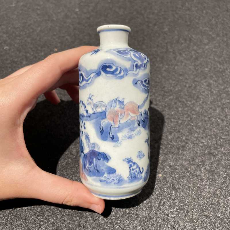 清乾隆 青花釉里红十二生肖图瓶 - 图3