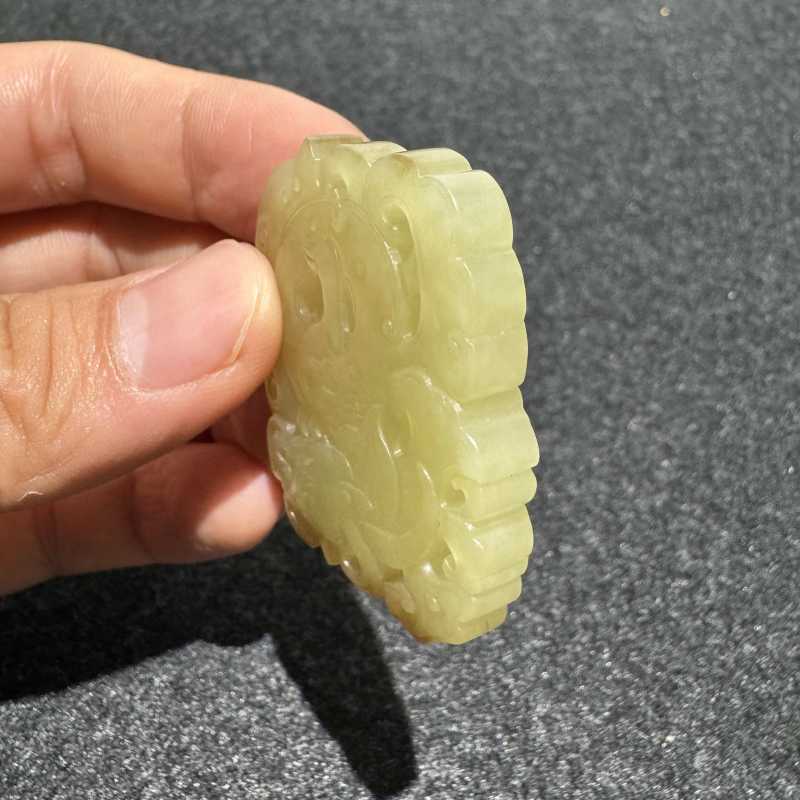 清 黄玉鱼化龙纹牌 - 图6