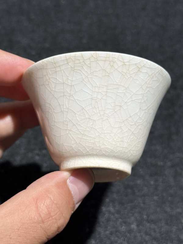 清康熙 浆胎暗刻云鹤纹杯 - 图5