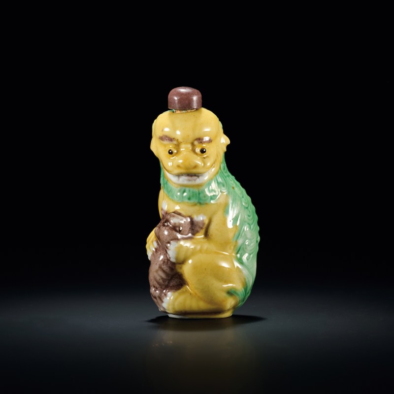 清 太狮少狮素三彩鼻烟壶