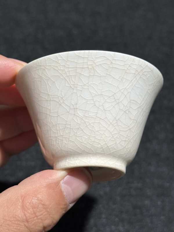 清康熙 浆胎暗刻云鹤纹杯 - 图6