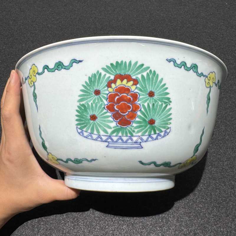 清康熙 斗彩仿成窑团菊纹碗 - 图3