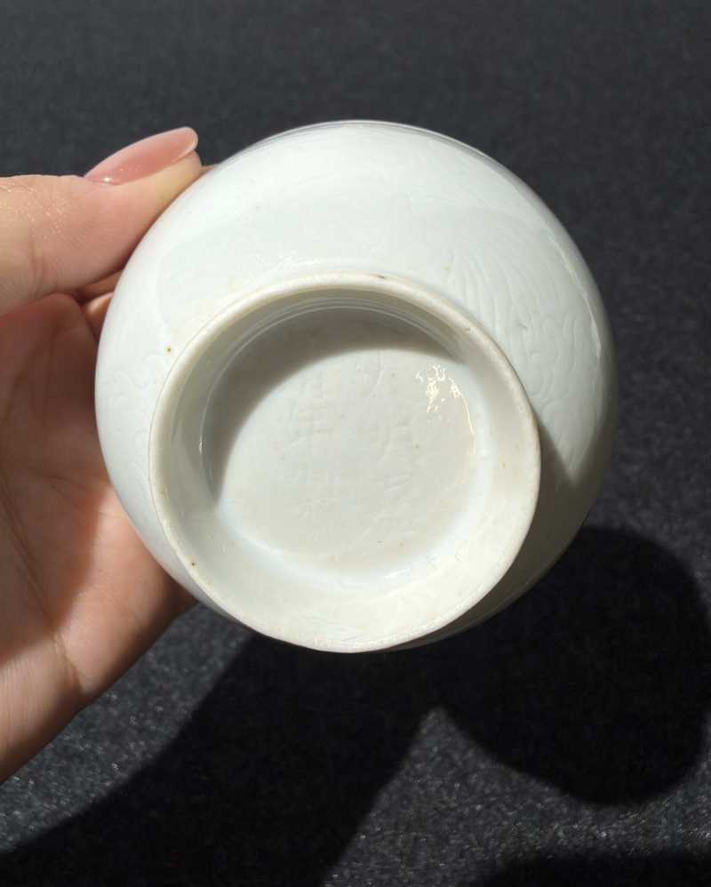 清早期 白釉暗刻海水江崖纹杯一对 - 图11