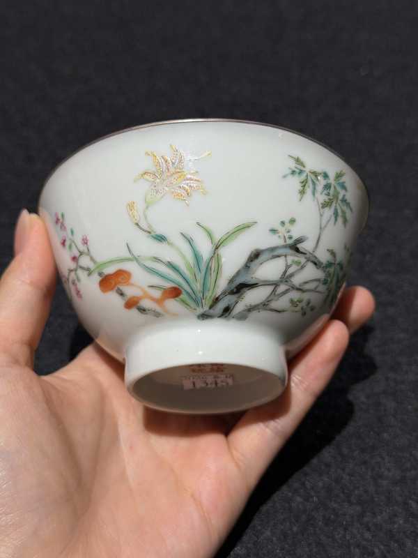 清乾隆 粉彩萱花仙草纹小碗 - 图2