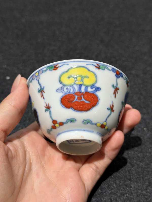 清 斗彩灵芝纹杯 - 图3