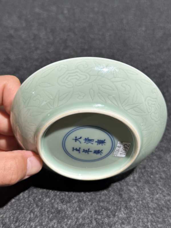清雍正 粉青釉暗刻竹纹盘 - 图6