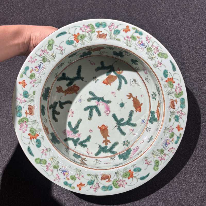 清乾隆 豆青地粉彩金玉满堂纹折沿洗 - 图5