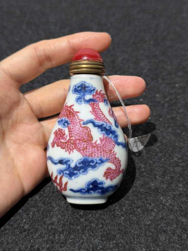 清嘉庆 青花胭脂红釉鼻烟壶 - 图2