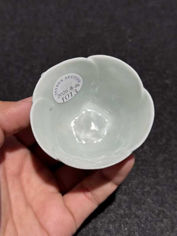 清乾隆 青花堆塑荷花型杯 - 图6