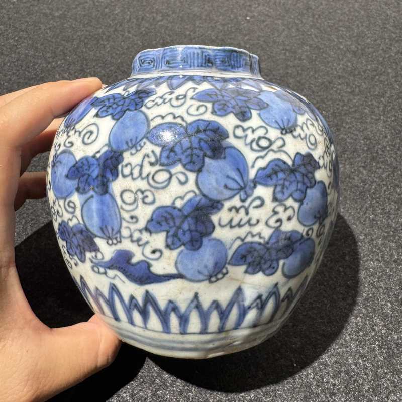 明万历 青花福禄万代纹瓜棱罐 - 图3