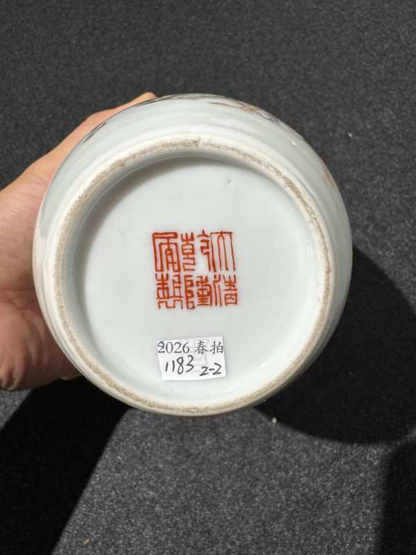 民国 粉彩钟馗嫁妹图瓶一对 - 图7