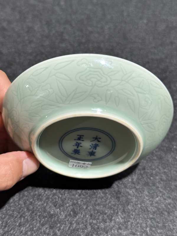 清雍正 粉青釉暗刻竹纹盘 - 图7