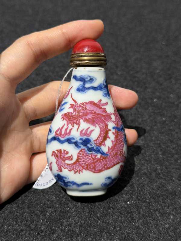 清嘉庆 青花胭脂红釉鼻烟壶 - 图3