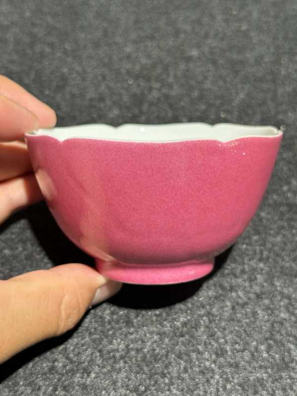 清雍正 胭脂红釉暗刻花口茶圆一对 - 图5