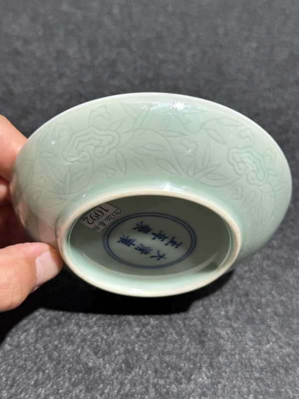 清雍正 粉青釉暗刻竹纹盘 - 图8
