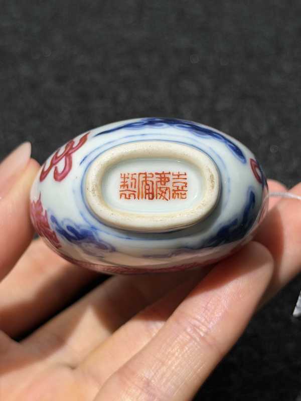 清嘉庆 青花胭脂红釉鼻烟壶 - 图4