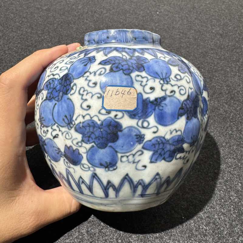明万历 青花福禄万代纹瓜棱罐 - 图5