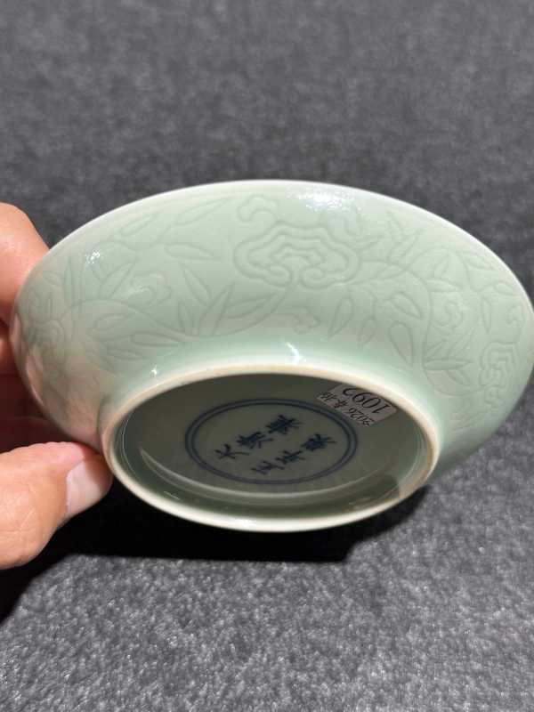 清雍正 粉青釉暗刻竹纹盘 - 图9