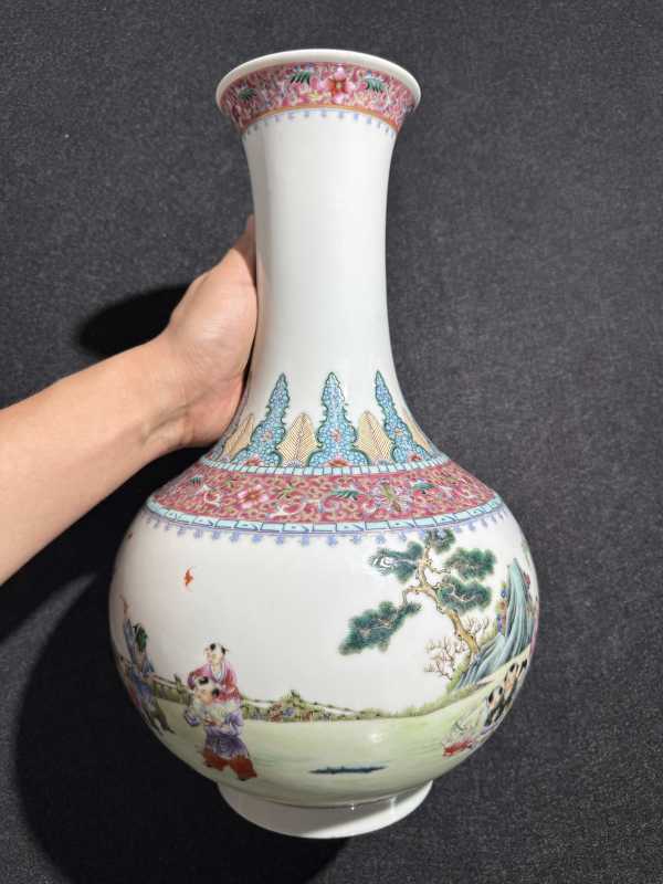 民国 粉彩婴戏图玉堂春瓶一对 - 图3