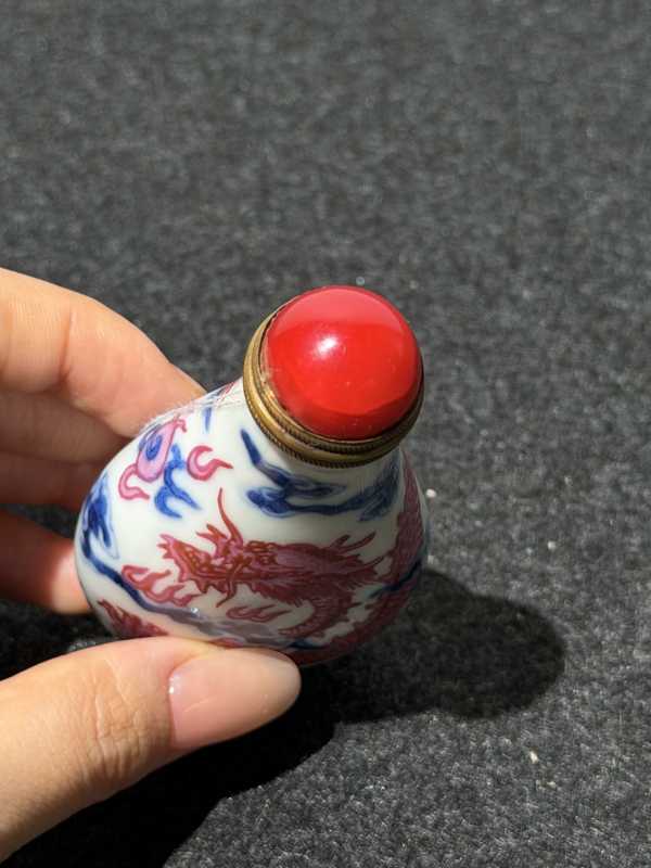 清嘉庆 青花胭脂红釉鼻烟壶 - 图5