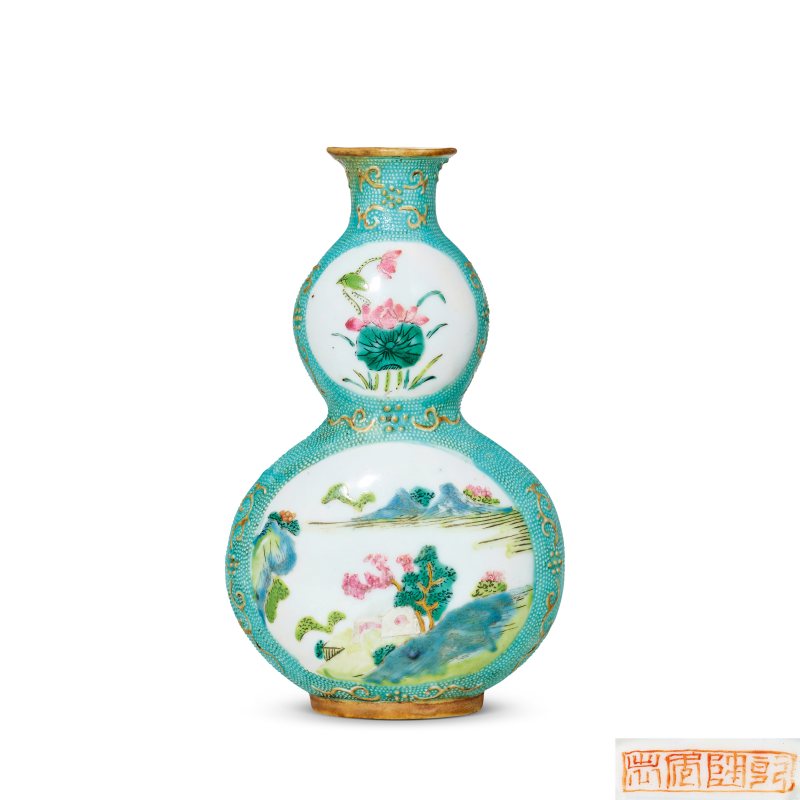 清乾隆 松石绿釉珍珠地开光粉彩山水图葫芦壁瓶