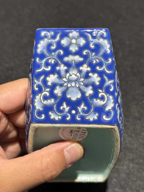 清嘉庆 内松石绿外蓝地洋彩缠枝宝相花纹茶船一对 - 图11
