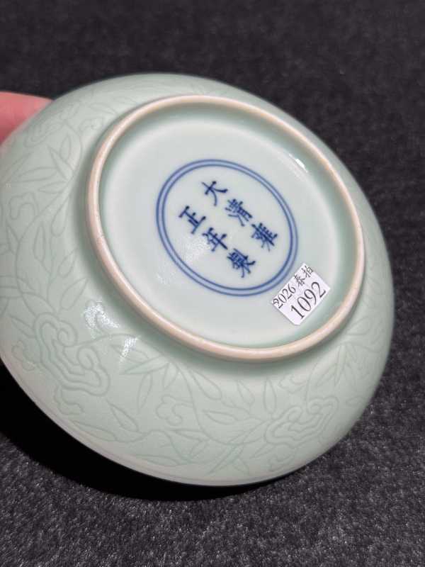 清雍正 粉青釉暗刻竹纹盘 - 图10